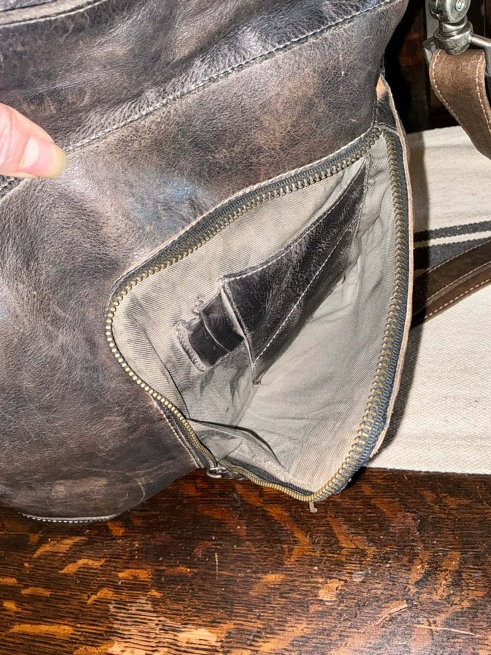 Bed Stu Jack Leather Crossbody Bag Black Rustic Retail $245 - Picture 11 of 15